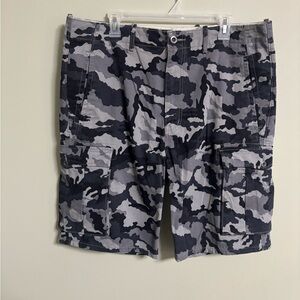Levi Strauss Gray Black Camo Cargo Shorts Size 36 Cotton Pockets Utility Y2K